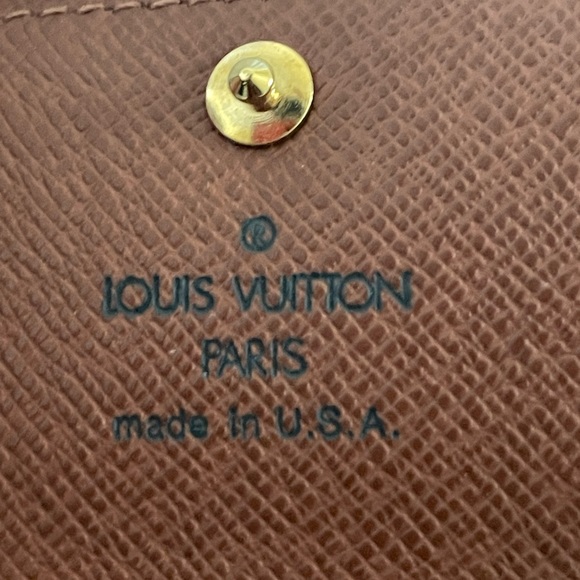Authentic Louis Vuitton 4 key holder Monogram - Picture 5 of 11